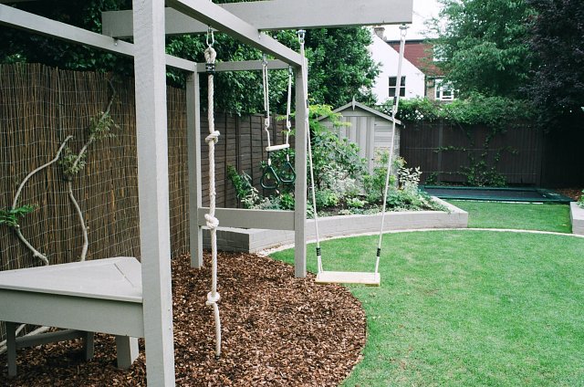 Children's play frame with swing, knotted rope, trapese and platform